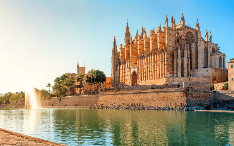 Vy över katedralen La Seu i Palma de Mallorca.