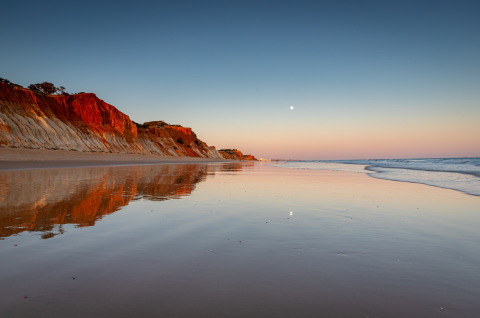 Klippor och strand, Praia-da-Falesia-Algarve