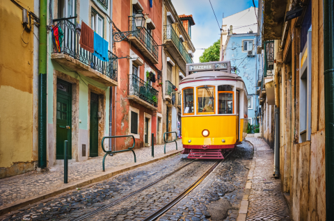 Yellow tram, Lisabon